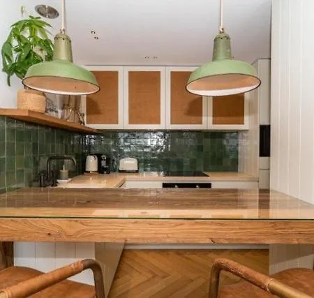 L'elegance - Awesome 1 Bedroom, Terrace