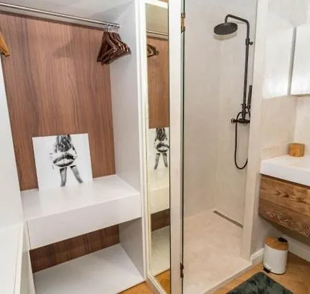 L'elegance - Awesome 1 Bedroom, Terrace Apartamento *