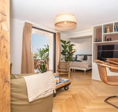 L'elegance - Awesome 1 Bedroom, Terrace Apartamento