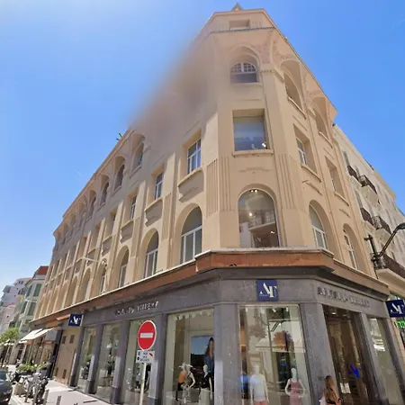L'elegance - Awesome 1 Bedroom, Terrace *
